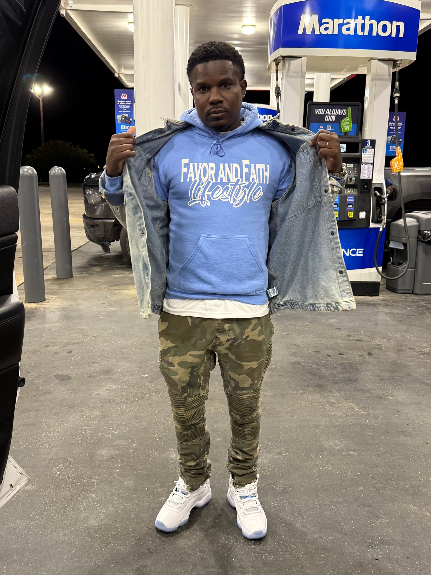 SIGNATURE HOODIE