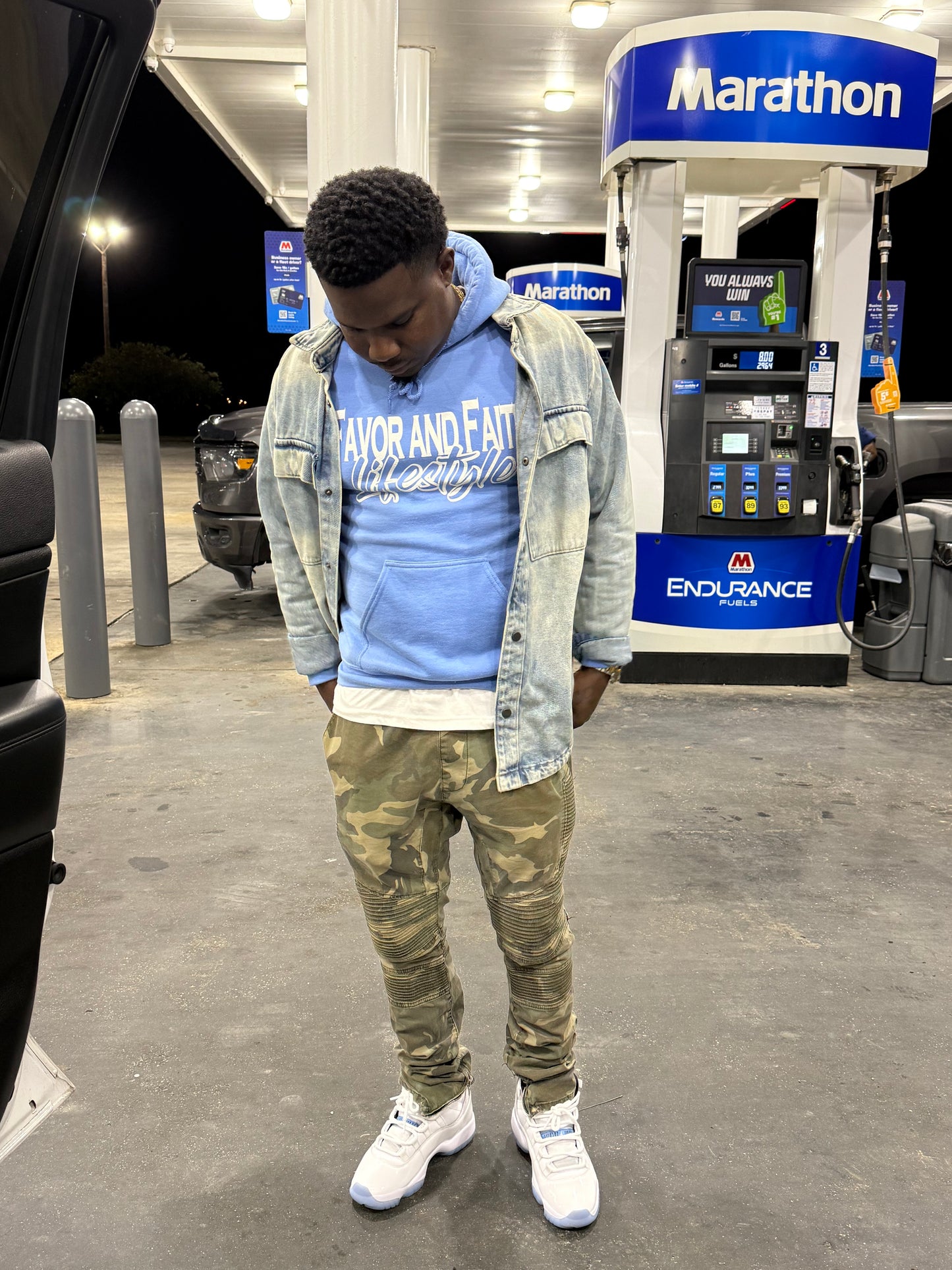 SIGNATURE HOODIE