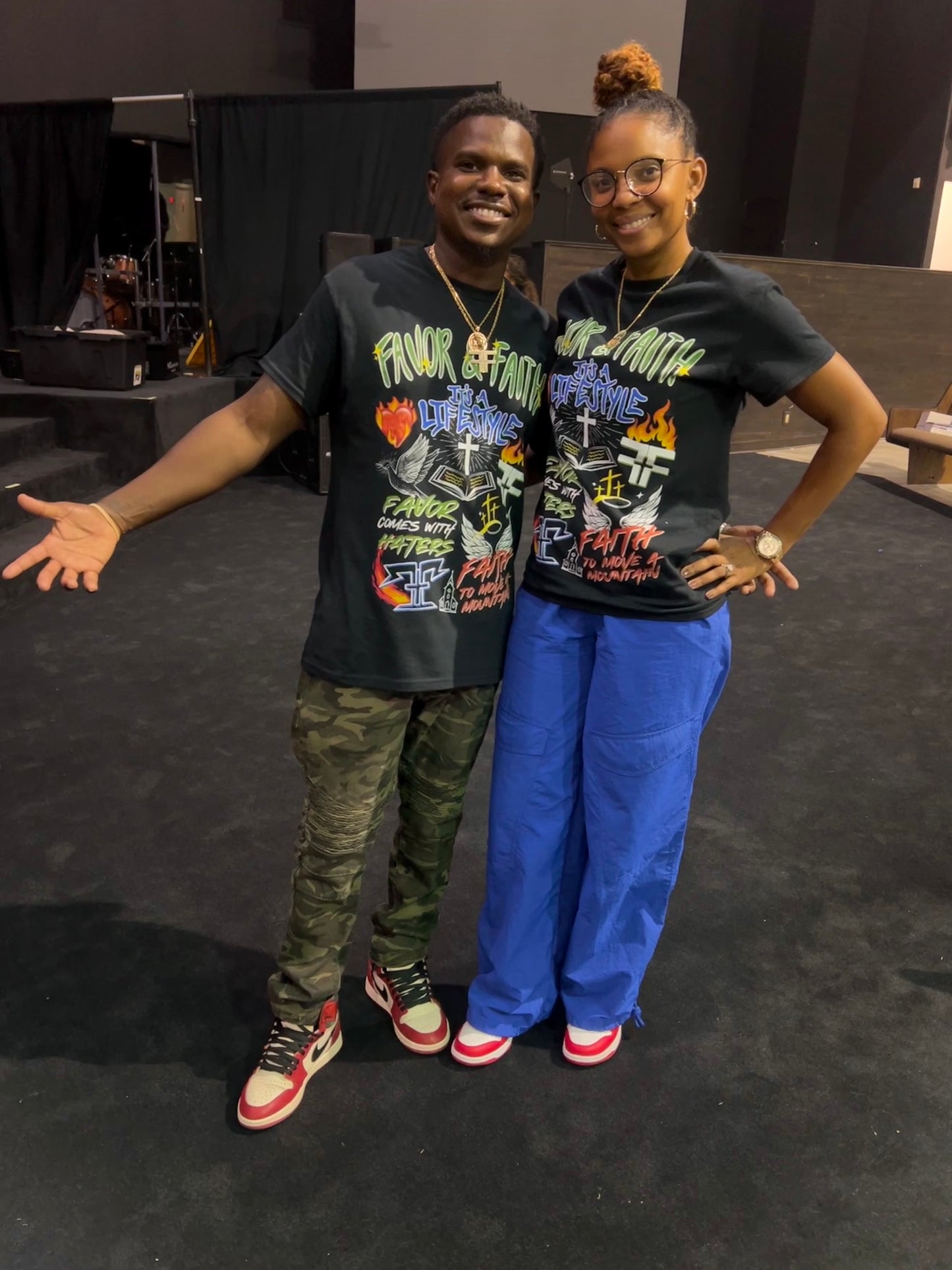 FAVOR AND FAITH SLOGAN TEE