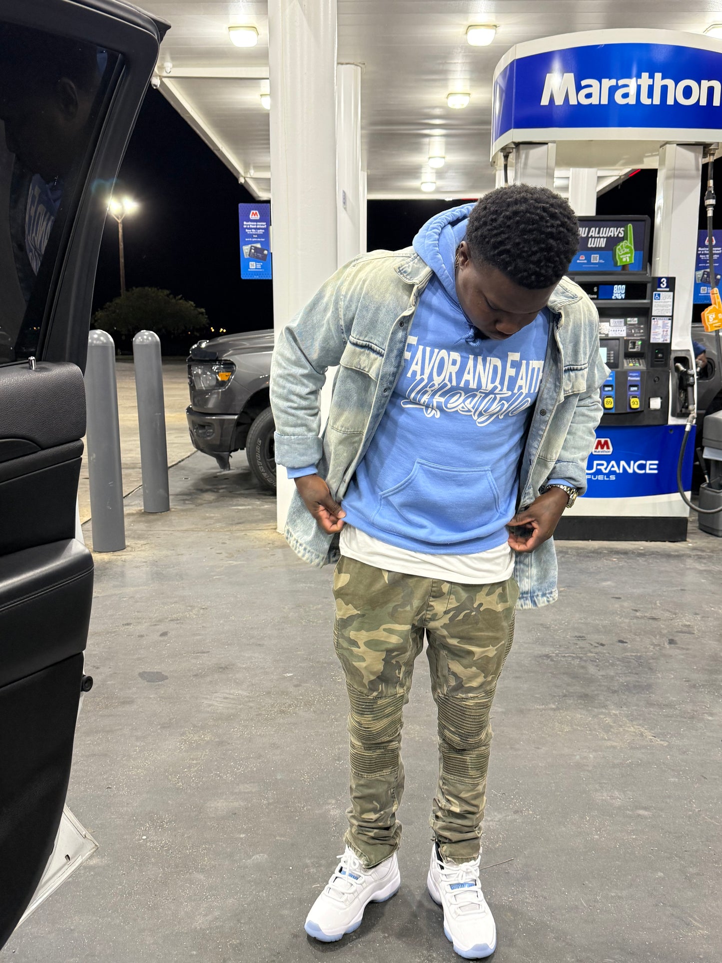 SIGNATURE HOODIE